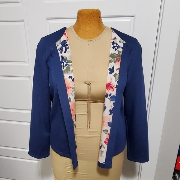 CHICO'S LIGHTWEIGHT JACKET BLUE FLORAL INTERIOR WOMEN SIZE 2 LARGE ONE BUTTON - Picture 4 of 15